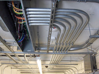 Instalación de tubo conduit EMT en techo