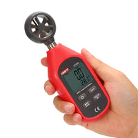 Anemómetro digital UNI-T UT363 en uso